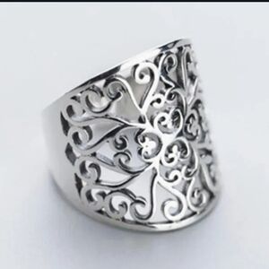 Elegant Silver Filigree Ring